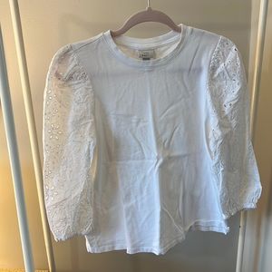 Eyelet sleeve top